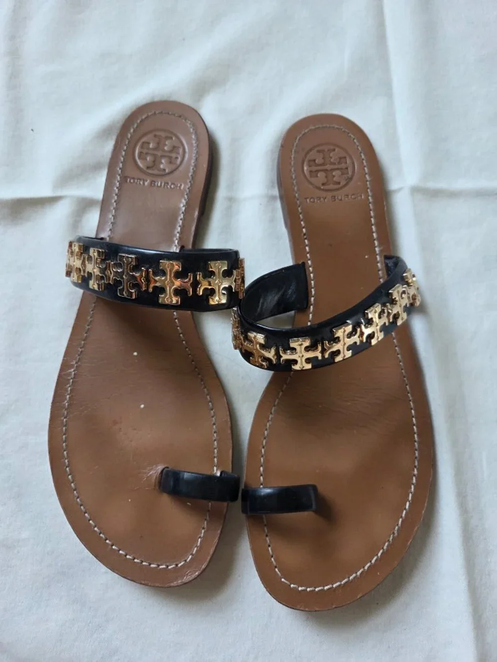 Tory Burch black logo toe ring leather sandals 9m
